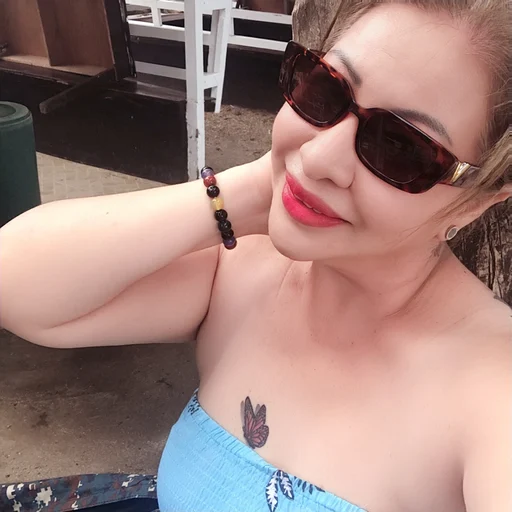 Lynn, 52