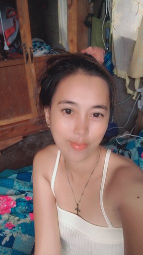 Lalaine , 33