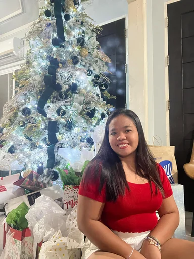 Bernadeth, 28