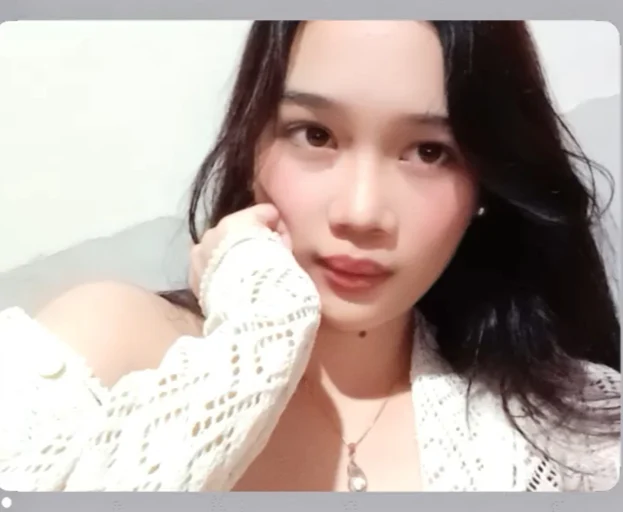 Khristinejoy, 19