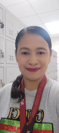 Cynthia, 44