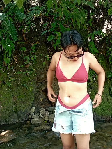 Claire, 25