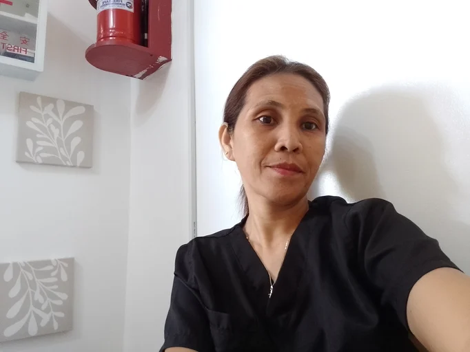 Cynthia, 44