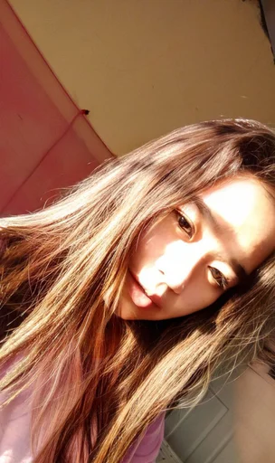 Justine-Grace, 23