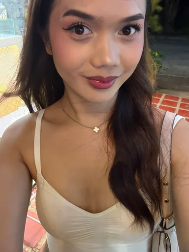 nicole, 23