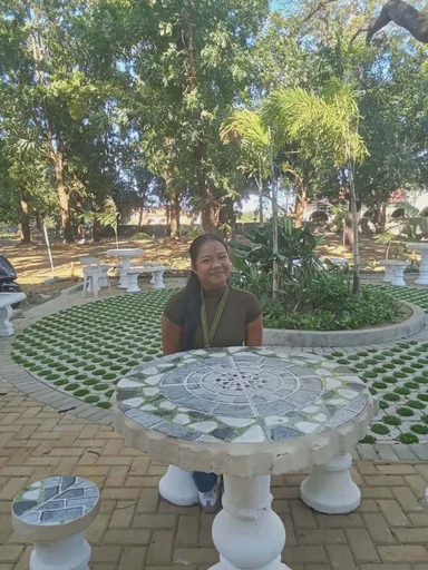 Anna, 24