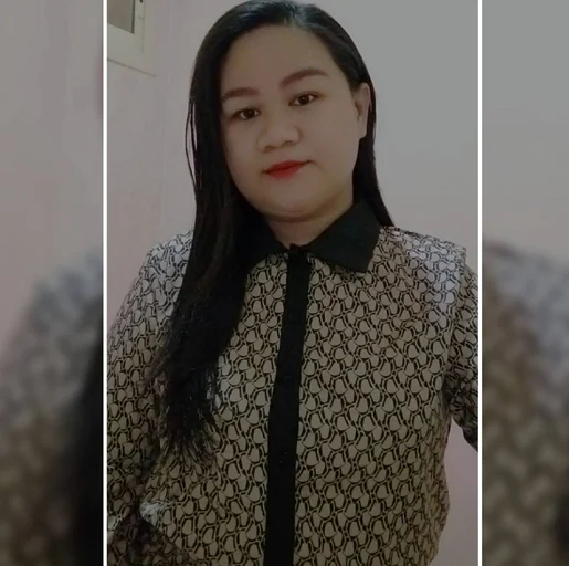 Claire, 32