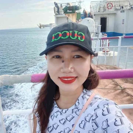 Anna, 33