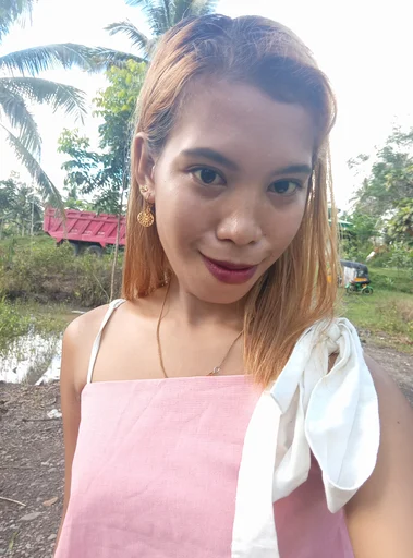 Daphne, 24