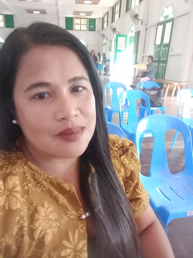 Ma Lourdes, 43