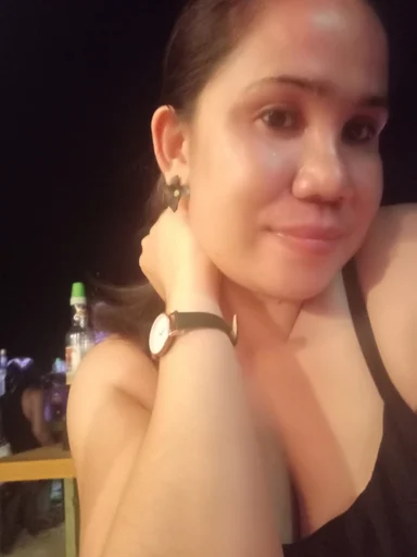 Emilou, 36