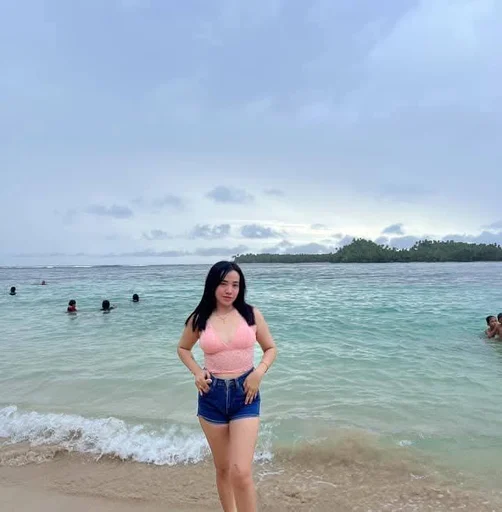 Nicole, 33