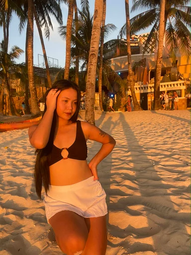 Mae Eunice, 28