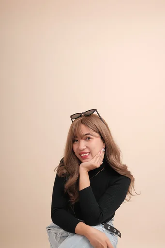 Kaye, 33