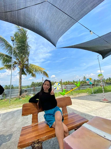 Rhishell, 24