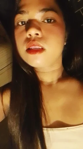 Estefany, 22