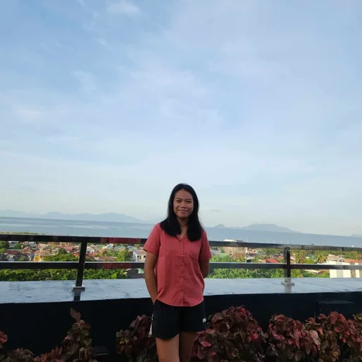Cath, 24