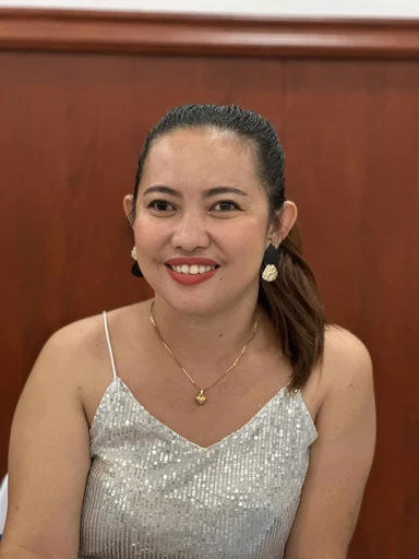 Lucy, 33
