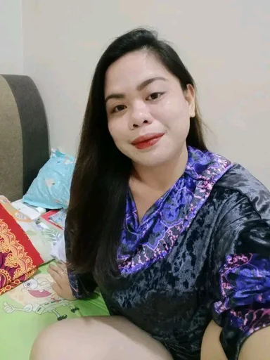 Janine, 28