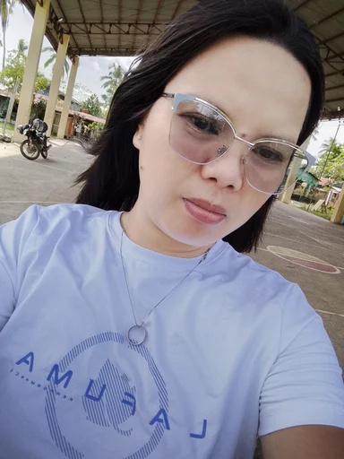 Leah, 31