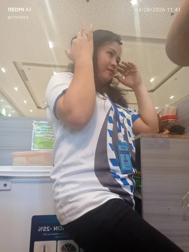 Angela, 27
