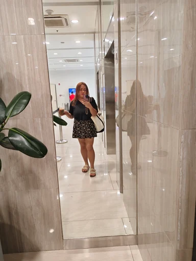Julieanne, 35