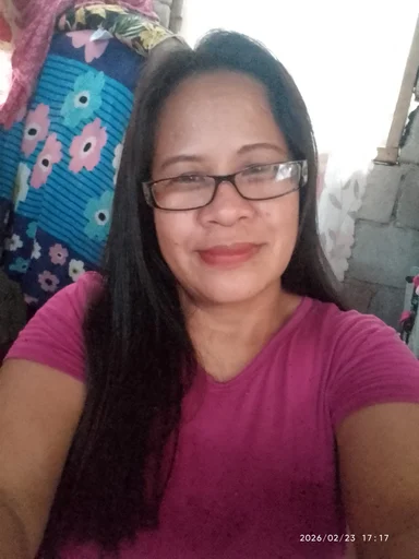 Leah, 33