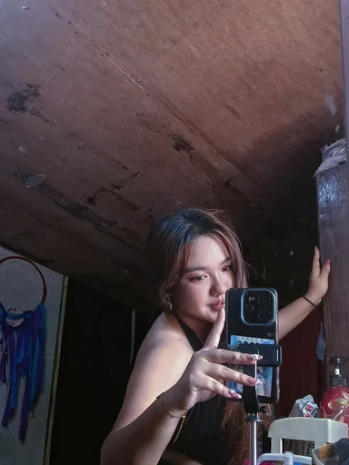 Azia Constantino, 20