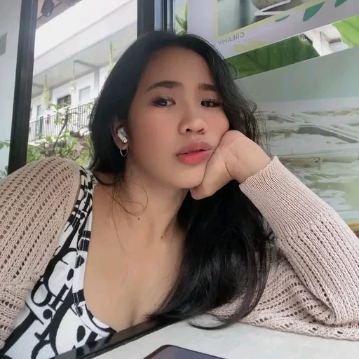 Anea, 22