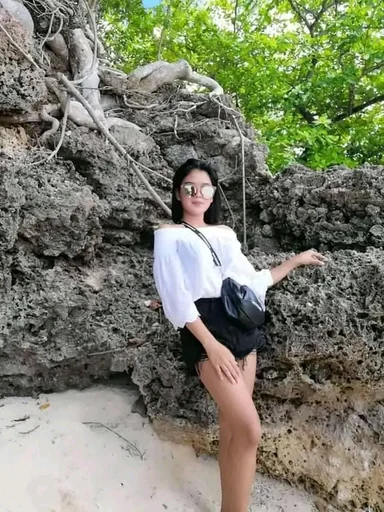 Alexandra, 24