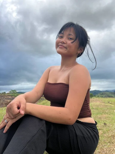 Mona, 18