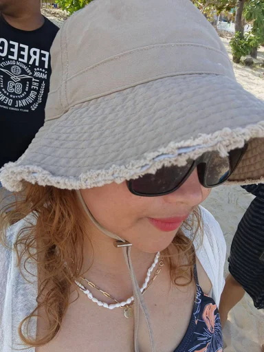 Rhona, 39