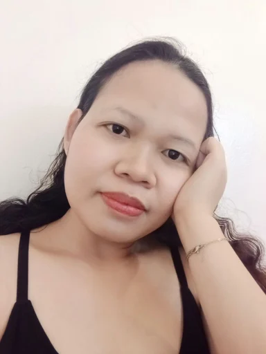 Ellie, 39