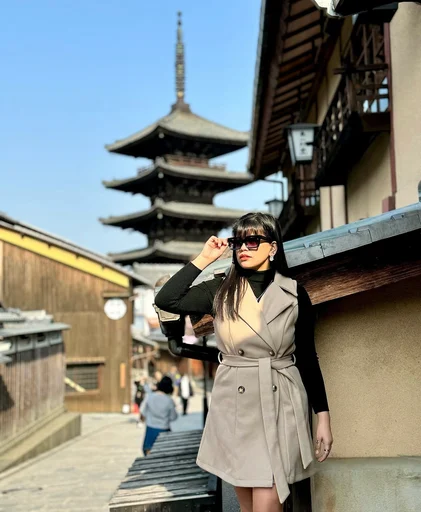 Grace, 35
