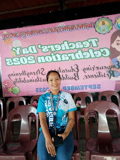 Sarah, 24