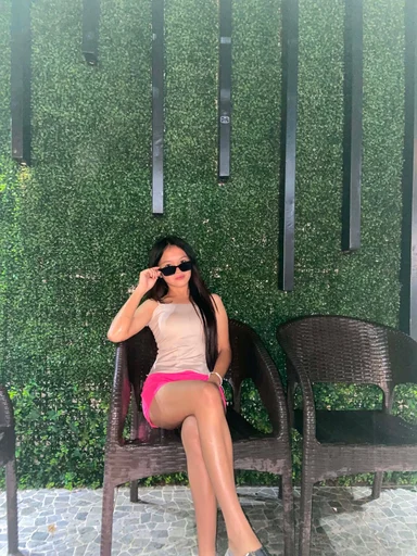 Evelyn, 19