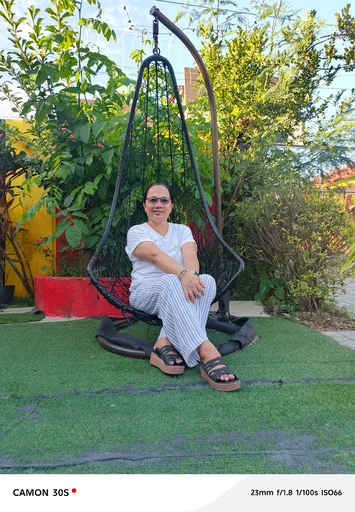 Dextra Mae, 37