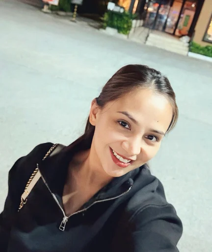 Jaslene, 37