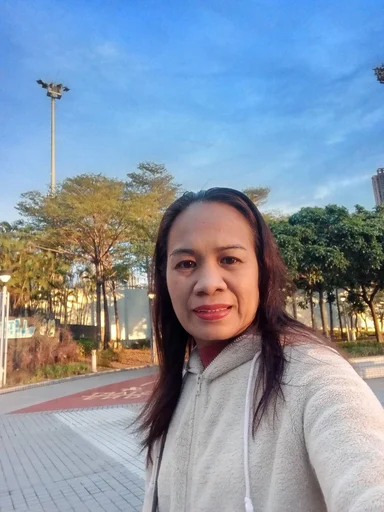 Ronalyn, 43