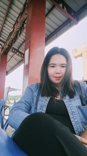 Lara, 27