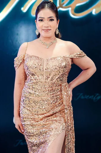 Shirley, 44