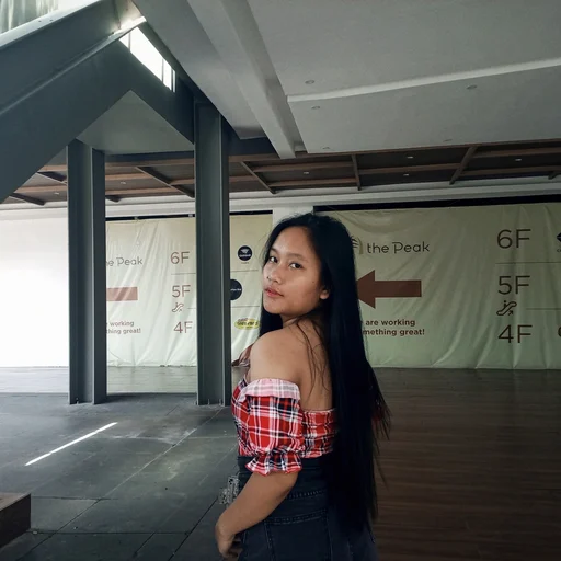 Samantha, 20