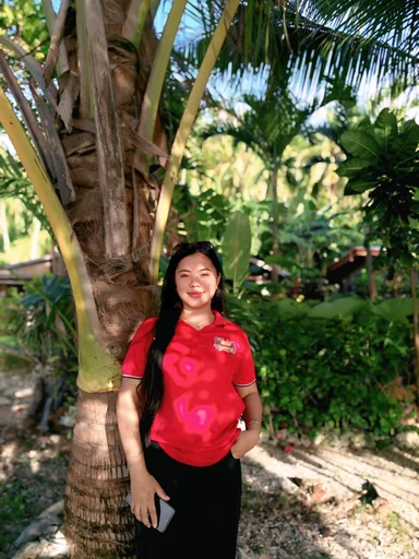 Ashley, 18