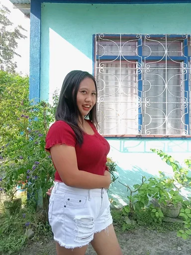 Queenie, 24