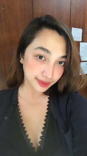 Daniella, 25