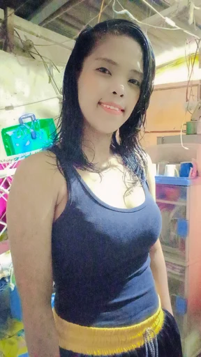 Rose, 28