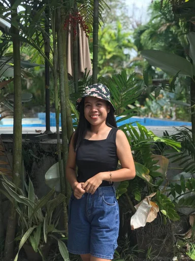 Claire, 24