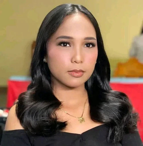 Elliana, 23