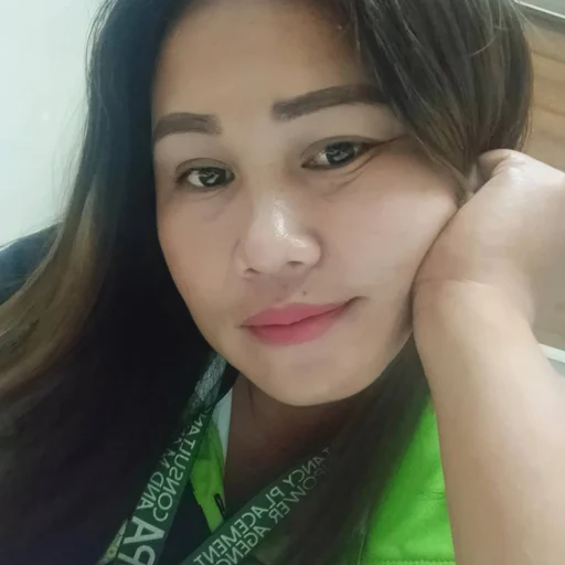 Robelyn, 37