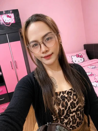 Joanne, 31